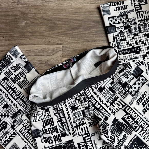 UO Urban Outfitters Newspaper Print Flare Black & White Pants | Retro Y2K Size M - Picture 7 of 11